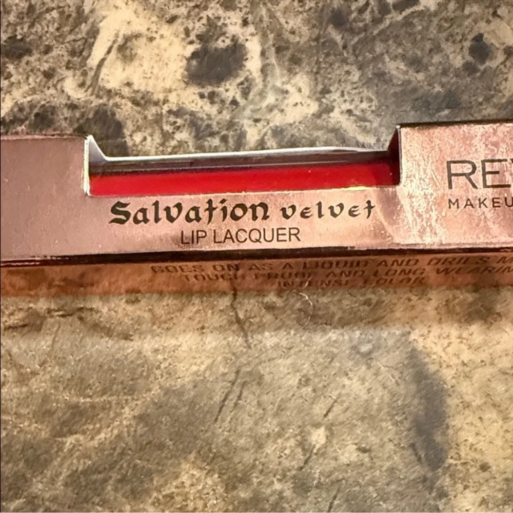 ATTRACT | Makeup Revolution London – Salvation Velvet‎ Lip Lacquer